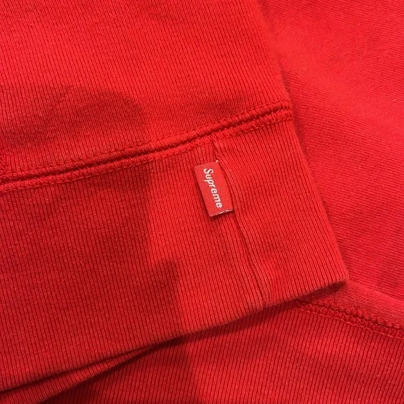 Lightly worn supreme sweatshirt. Price is negotiable.